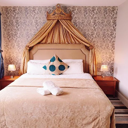 The Vero Townhouse Killarney 3*